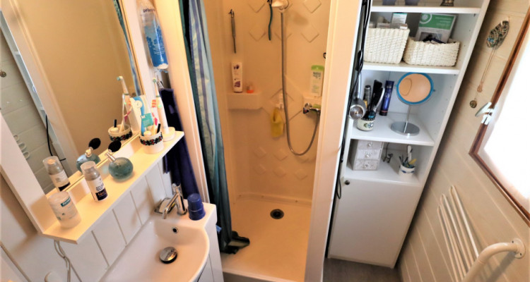 Mobilhome-Chalet avec grande terrasse vendu meublé image 8