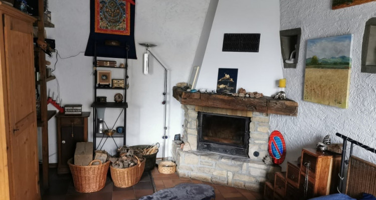 Maison de village à rénover à Soral image 8