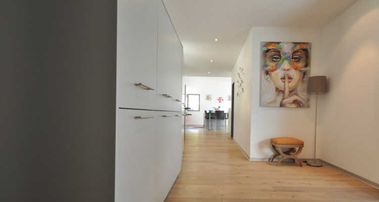 Superbe villa jumelée par les garages de 7 pièces avec pisicine image 7