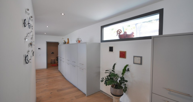 Superbe villa jumelée par les garages de 7 pièces avec pisicine image 9