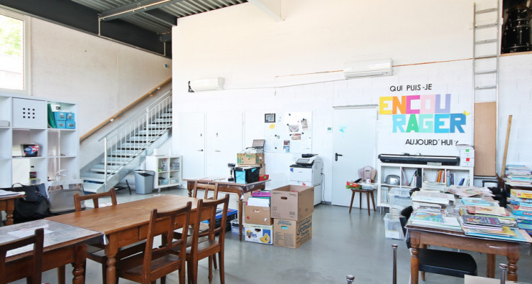 Local / Streetbox / 2 entrées / Rez + Etage image 4