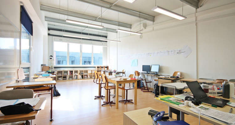 Local / Streetbox / 2 entrées / Rez + Etage image 7