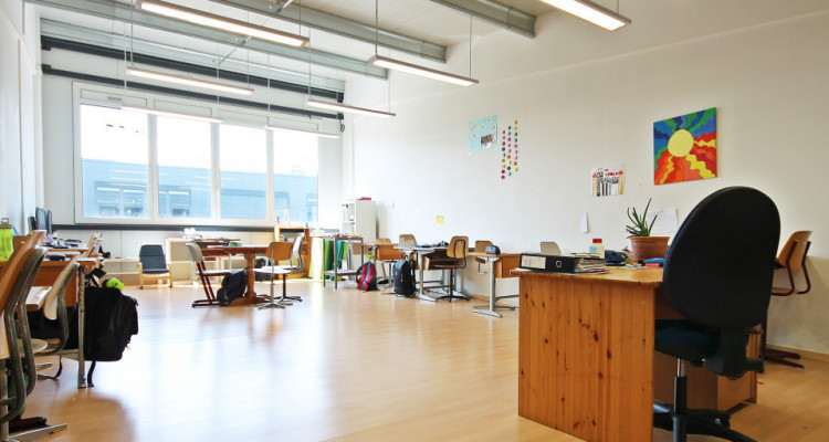 Local / Streetbox / 2 entrées / Rez + Etage image 8