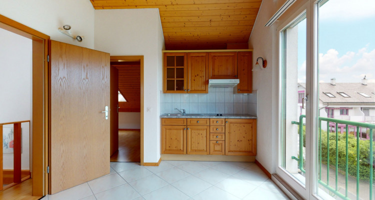 Grosses Eckhaus mit viel grünem Umschwung und Einleger Wohnung im DG image 2