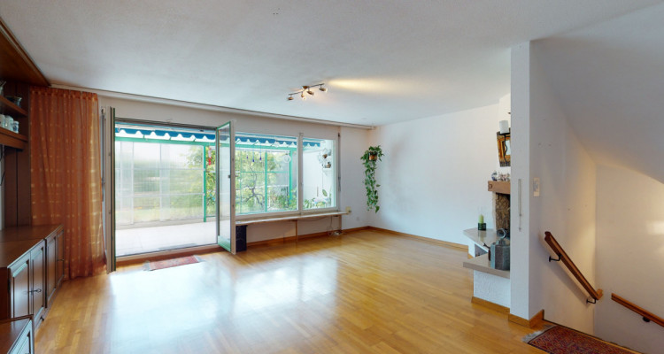 Grosses Eckhaus mit viel grünem Umschwung und Einleger Wohnung im DG image 3