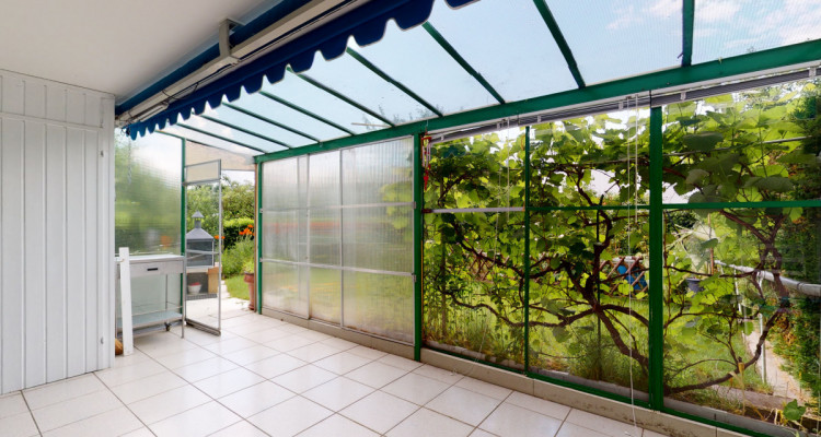 Grosses Eckhaus mit viel grünem Umschwung und Einleger Wohnung im DG image 6