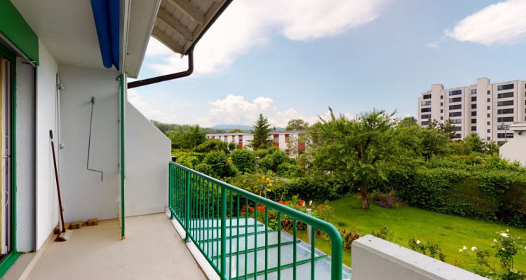 Grosses Eckhaus mit viel grünem Umschwung und Einleger Wohnung im DG image 11