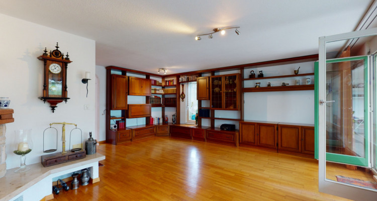 Grosses Eckhaus mit viel grünem Umschwung und Einleger Wohnung im DG image 12