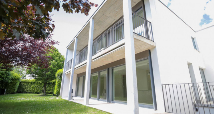 Maison contemporaine de 7.5 pièces proche du centre de Vésenaz image 1