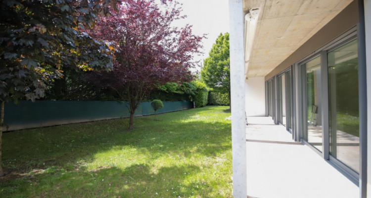 Maison contemporaine de 7.5 pièces proche du centre de Vésenaz image 2