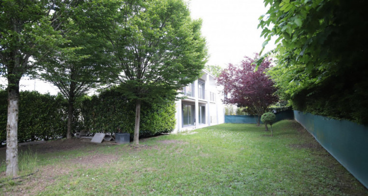 Maison contemporaine de 7.5 pièces proche du centre de Vésenaz image 3