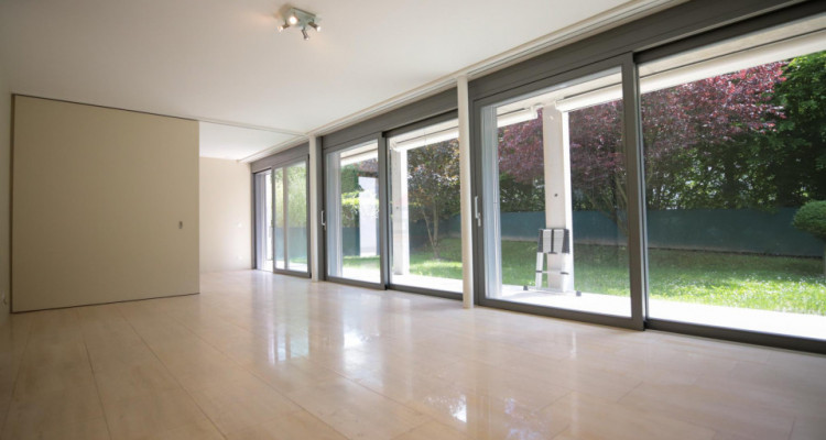 Maison contemporaine de 7.5 pièces proche du centre de Vésenaz image 4