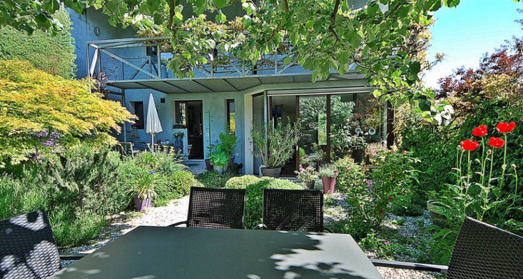 Villa dartiste sans pareil avec jardin ombragé image 2