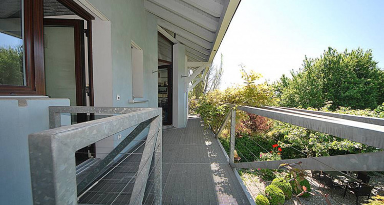 Villa dartiste sans pareil avec jardin ombragé image 8