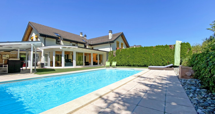 FOTI IMMO - Magnifique villa de 6,5 pièces avec piscine ! image 1