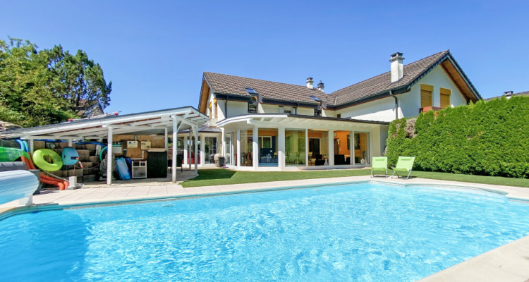 FOTI IMMO - Magnifique villa de 6,5 pièces avec piscine ! image 10