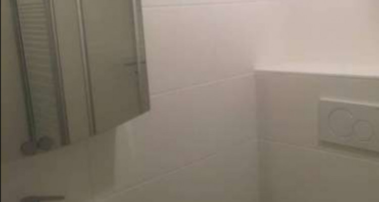 Grand Studio au bord du lac à Sous Louer 1550 CHF image 8