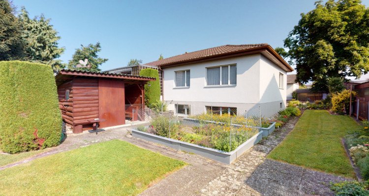 Grosszügiges 5.5 Zimmer Haus mit gepflegtem Garten image 1