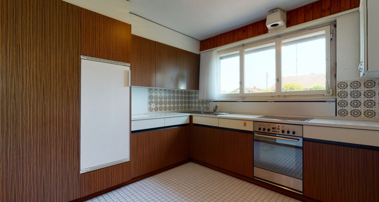 Grosszügiges 5.5 Zimmer Haus mit gepflegtem Garten image 11