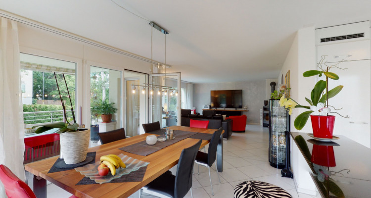 Lichterfüllte 4.5 Zimmerwohnung im Wohnpark Oase image 5