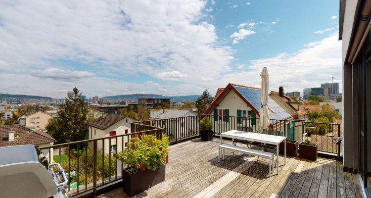 Moderne Duplex-Attika mit spektakulärer Aussicht in Zürich image 1