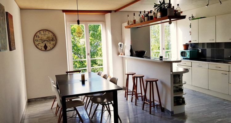 Charmant appartement de 2,5 pièces au centre de Bienne image 2