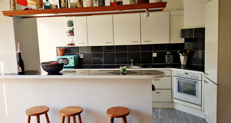 Charmant appartement de 2,5 pièces au centre de Bienne image 3