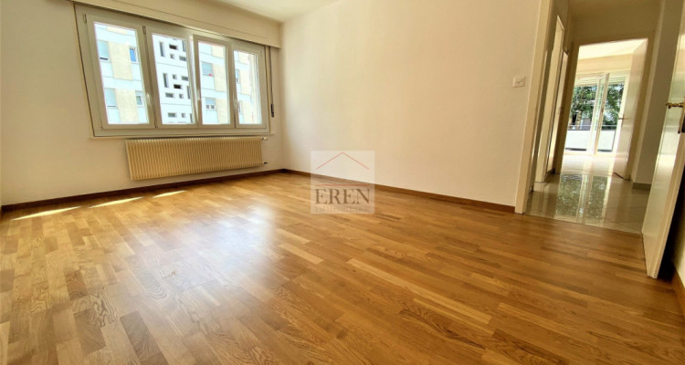 Joli appartement 3,5p rénové à 2 pas du centre ville de Sion image 9