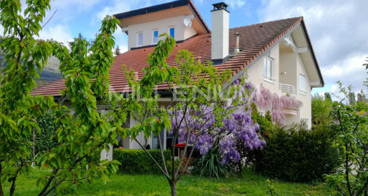 Très belle maison 10P vue Mt Blanc et Jura image 1