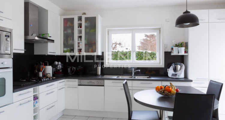 Très belle maison 10P vue Mt Blanc et Jura image 5