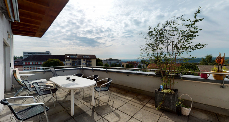 Gepflegte 4½ Zimmer Attikawohnung mit attraktiver Aussicht image 4