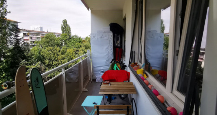 Joli 2.5 pièces dans le quartier de Grand-Pré avec grand balcon image 2