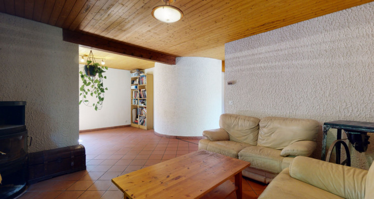 Villa individuelle sur 3 niveaux, grand jardin, sauna en annexe. image 7