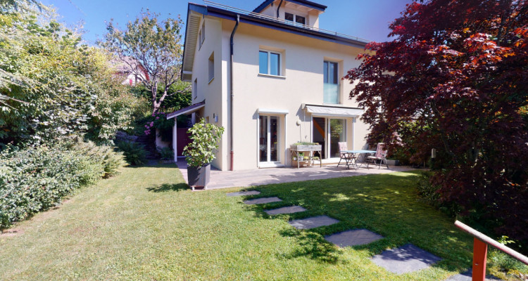 Jolie villa jumelle de 5,5 pièces au calme à Epalinges image 1