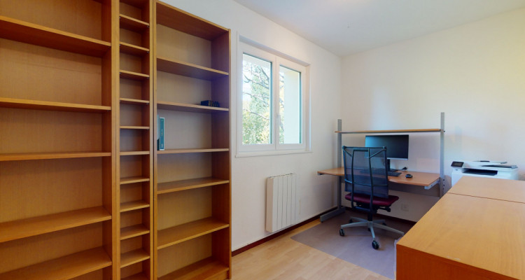 Jolie villa jumelle de 5,5 pièces au calme à Epalinges image 11