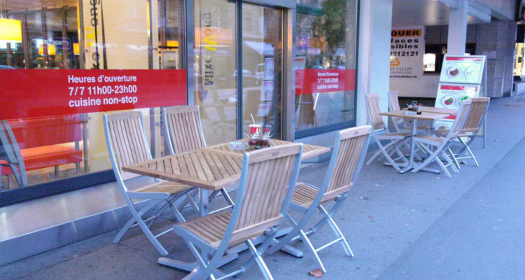 Restaurant proche de la gare avec terrasse sur rue passante image 2