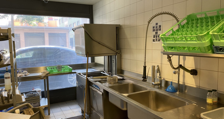 Restaurant proche de la gare avec terrasse sur rue passante image 4