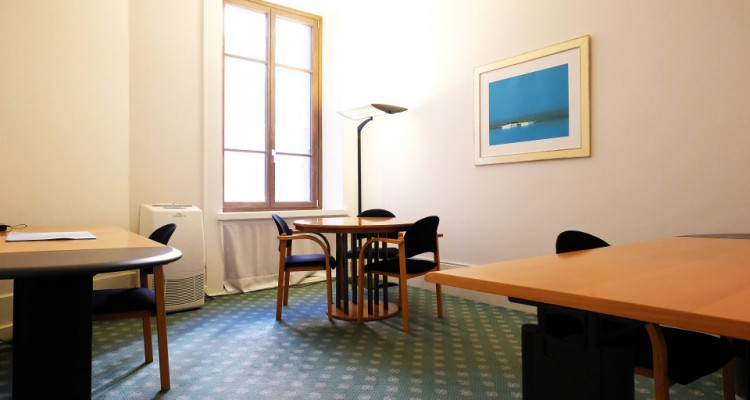 SOUS-LOCATION - Bureaux à louer // Cadre agréable et spatieux image 1