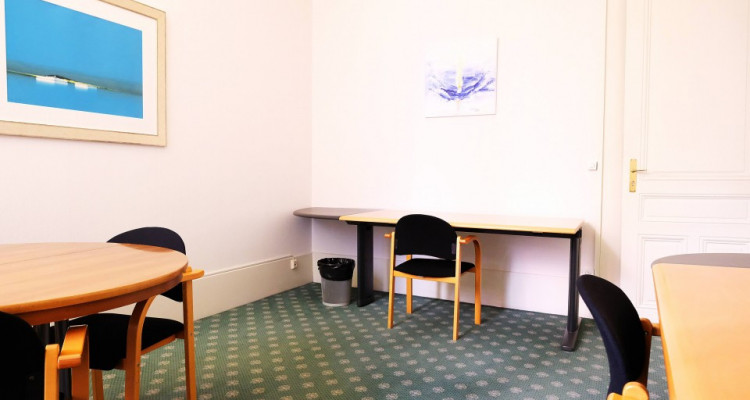 SOUS-LOCATION - Bureaux à louer // Cadre agréable et spatieux image 2