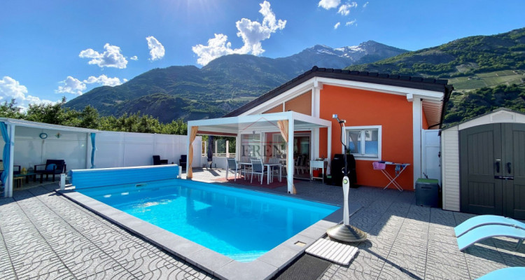 Magnifique villa individuelle sur 1 niveau avec piscine extérieur chauffée et finition de hautes qualités copie image 1