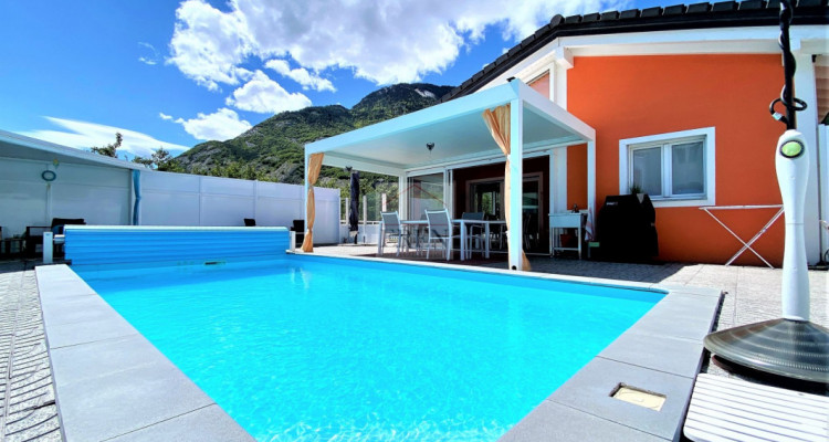 Magnifique villa individuelle sur 1 niveau avec piscine extérieur chauffée et finition de hautes qualités copie image 2