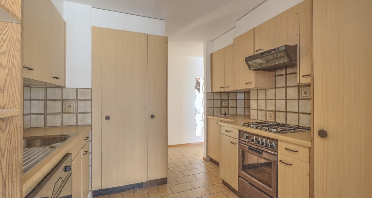 HOME SERVICE propose un appartement de 4,5 pièces à rénover. image 4