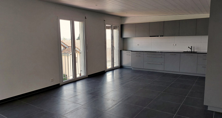 Superbe appartement de 3,5 pièces / Nouveau image 2