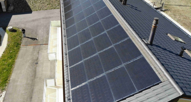 Villa solaire neuve avec panneaux photovoltaïques et pompe à chaleur image 2