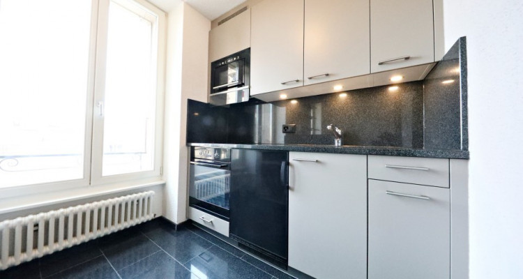 Magnifique studio / plein centre-ville / avec balcon.  image 3