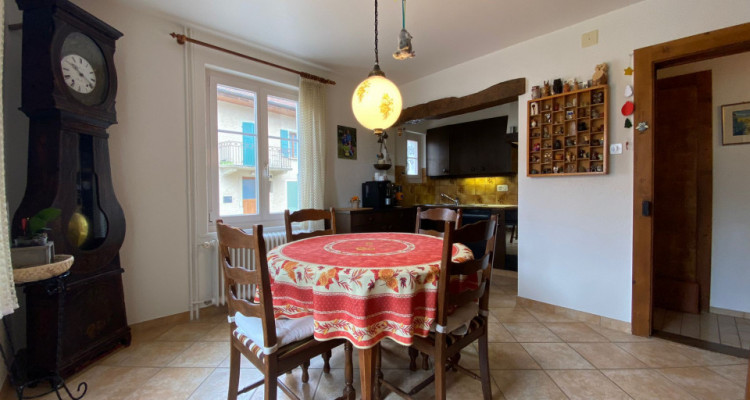 Maison villageoise de 3 appartements avec énormes volumes image 8