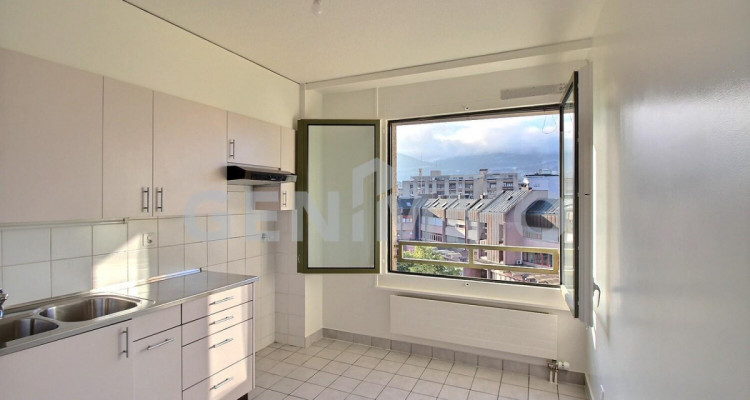 Spacieux appartement 5 pièces à 200m du CEVA 18, Rue Francois-Perreard image 2