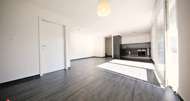 Superbe appartement 2.5 p / 1 chambre / SDB / Balcon  image 2