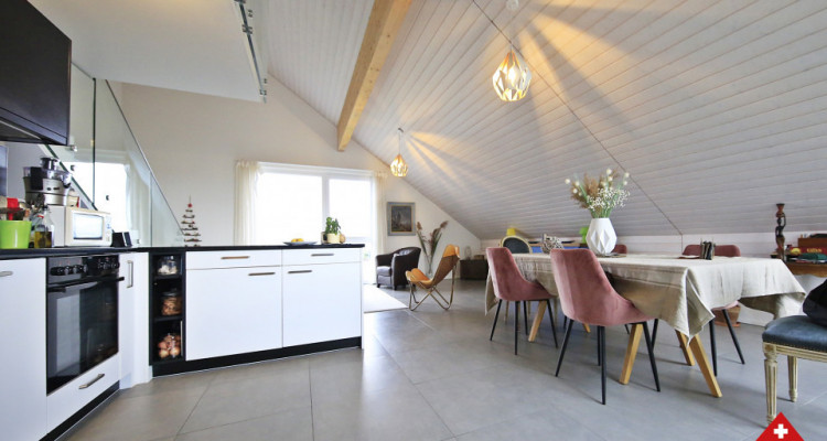 Magnifique duplex 3,5p + mezzanine // 2 chambres // 2 SDB // Balcon image 3