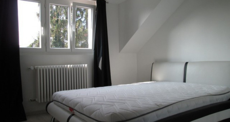 Bel appartement de 2.5 pièces en attique situé à Versoix. image 5